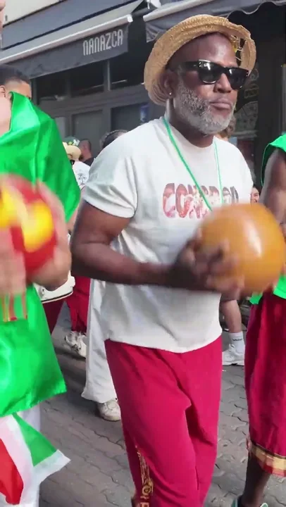 Cortège Conodor dans les rues de Clermont-Ferrand